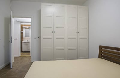 Alquiler de un luminoso apartamento de 2 habitaciones, 64 m², Zvezdara, Belgrado, Serbia